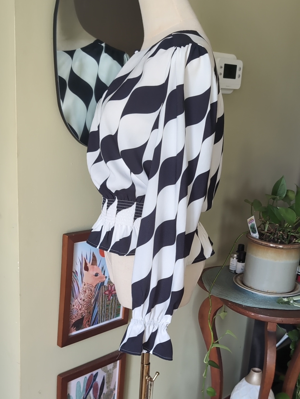 Ann Taylor Black & White Wave-Print Peplum Size Small Blouse - Picture 5 of 9